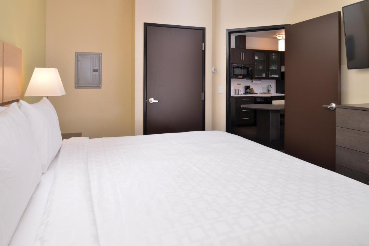 Candlewood - Airport By Ihg 3*