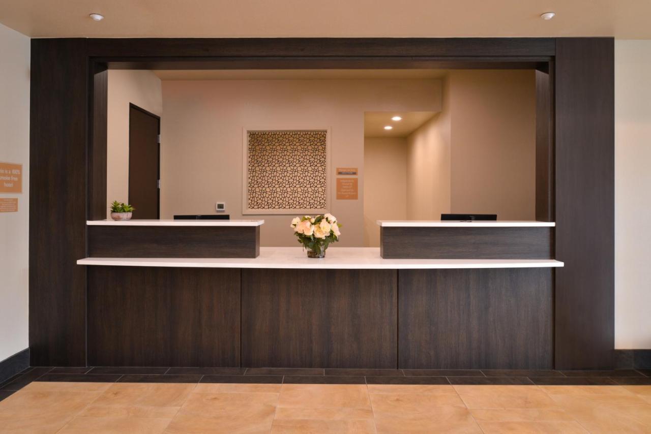 Candlewood - Airport By Ihg